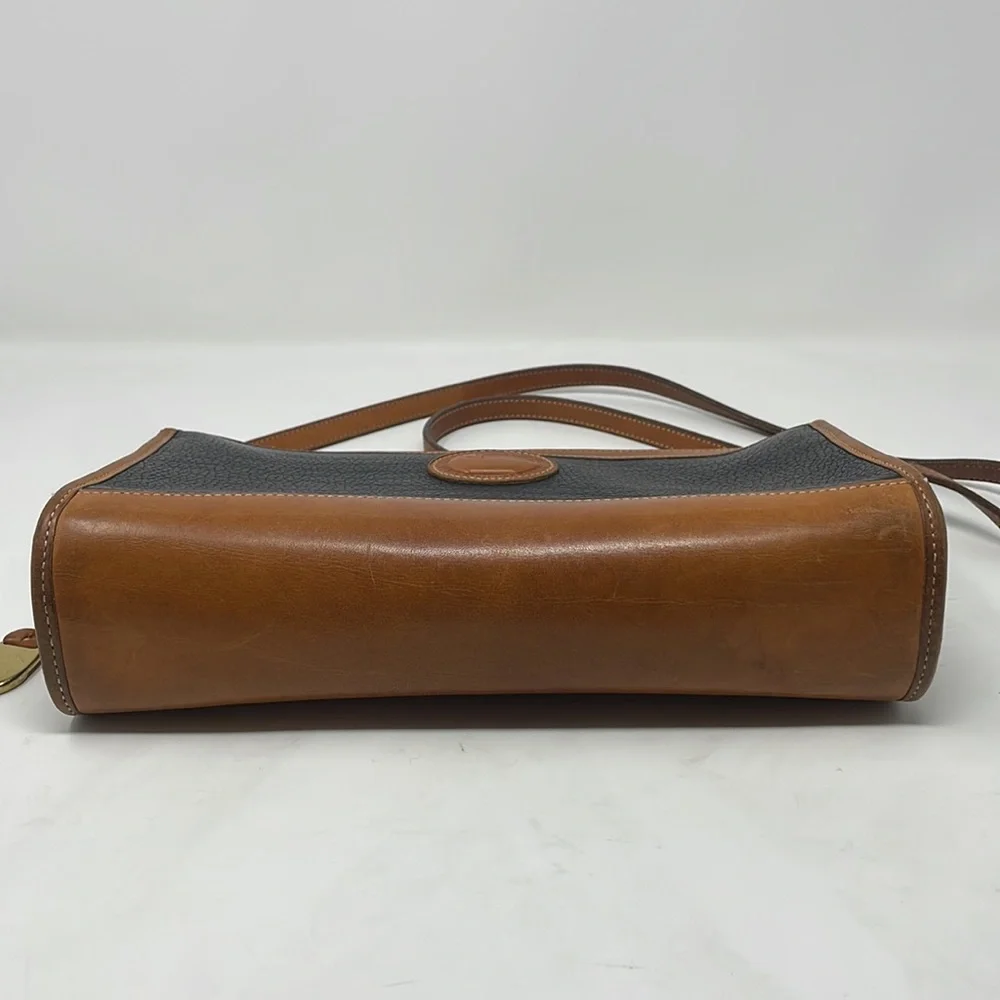 Vintage Dooney & Bourke Leather Crossbody🖤 - Picture 2 of 16